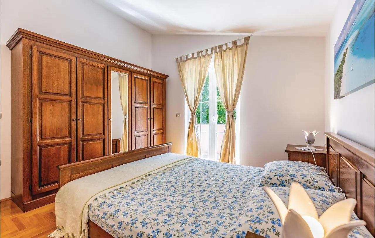 Cozy Home In Marcana With Kitchen