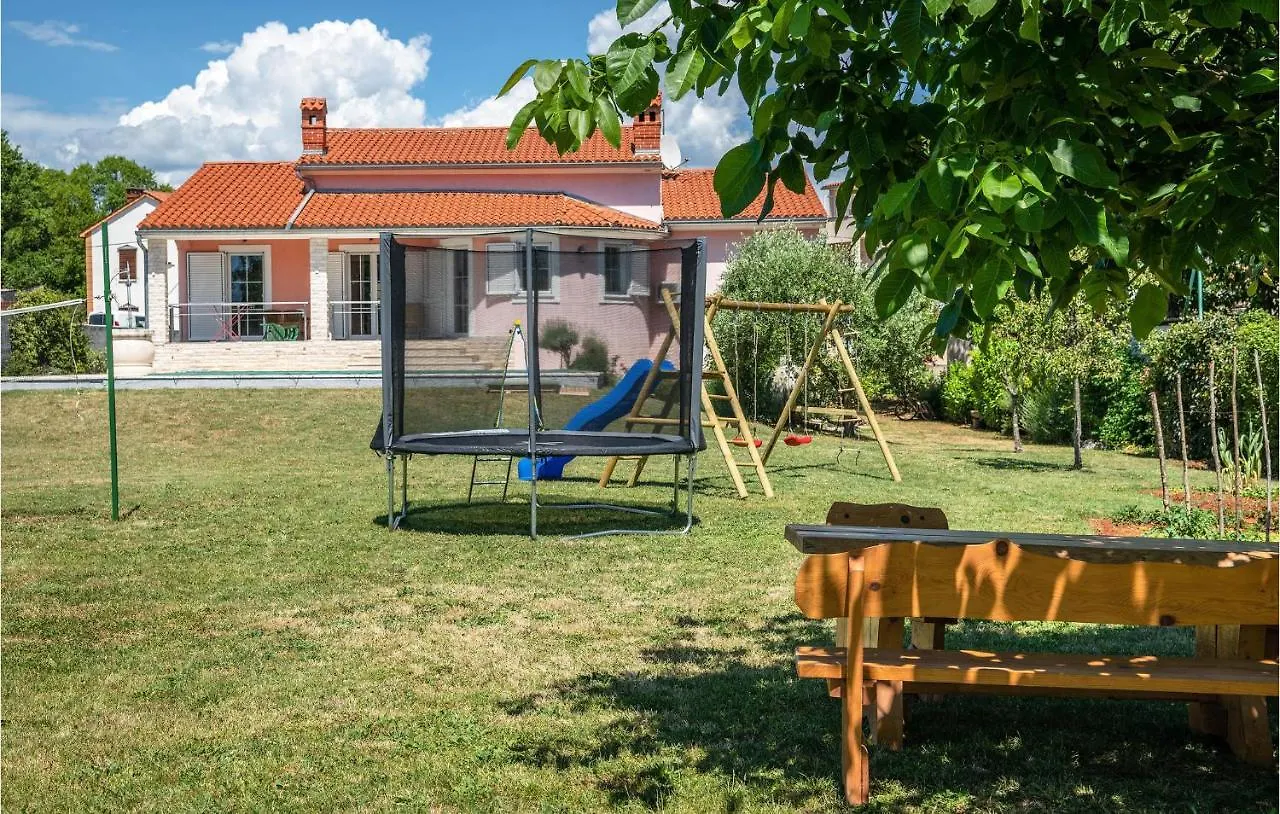 Nice home in Marcana w/ Outdoor swimming pool, WiFi&4 Bedrooms