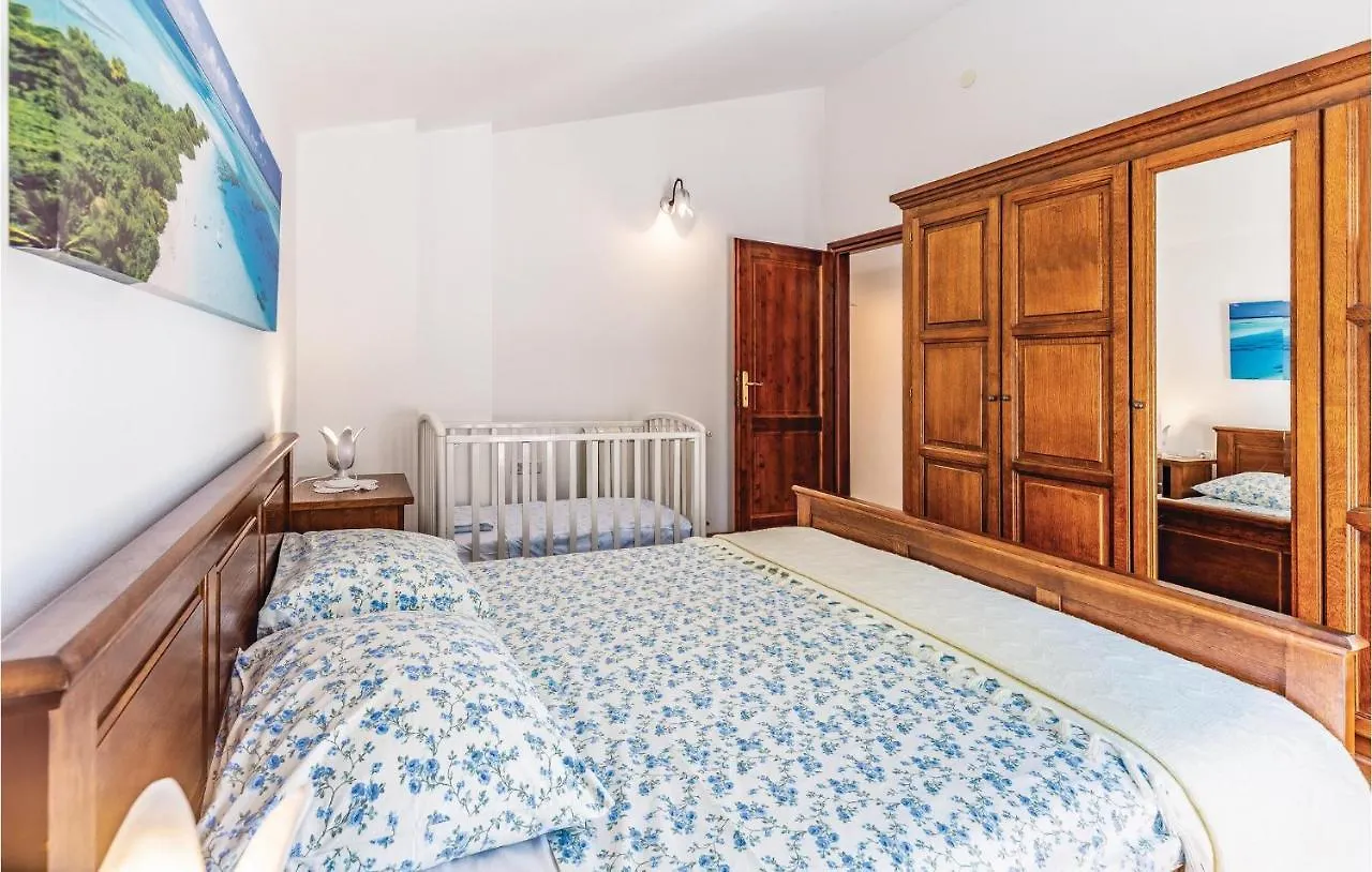 Nice home in Marcana w/ Outdoor swimming pool, WiFi&4 Bedrooms