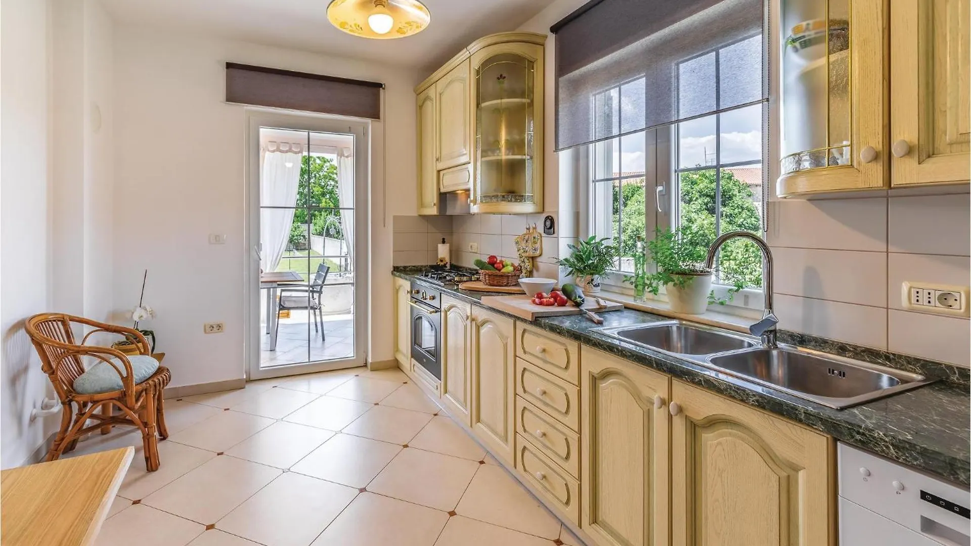Cozy Home In Marcana With Kitchen Дом отдыха