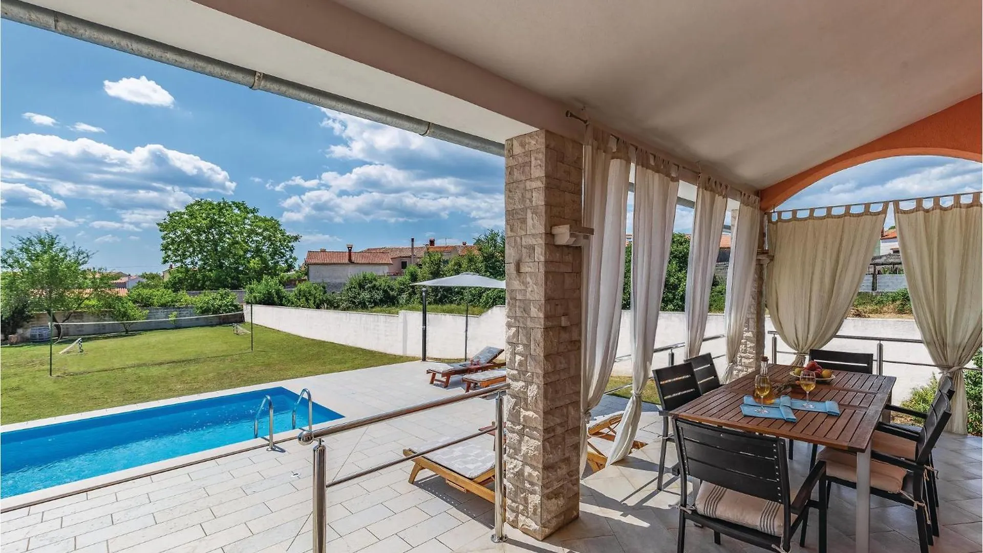 Cozy Home In Marcana With Kitchen