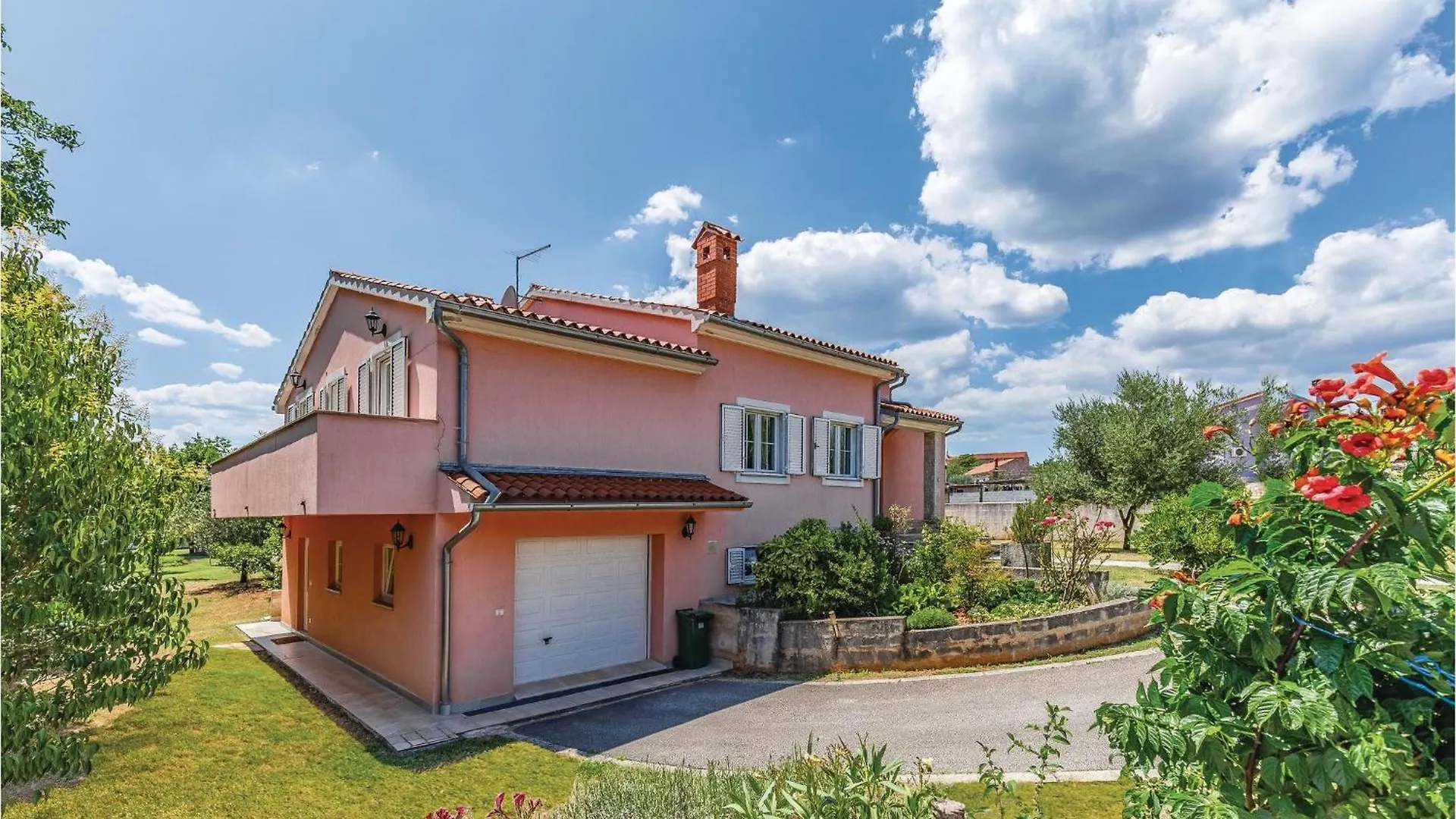 Cozy Home In Marcana With Kitchen